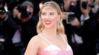 Scarlett Johansson Plugs Colin Jost’s Foundering Staten Island Ferry Venue: ‘If Anyone Has a Bat Mitzvah … ‘